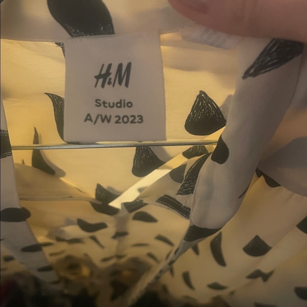 H&M Cream Long Sleeve Dress with Black Teardrop Print - Picture 3 of 3